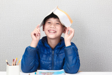 读书调皮捣蛋的小孩
