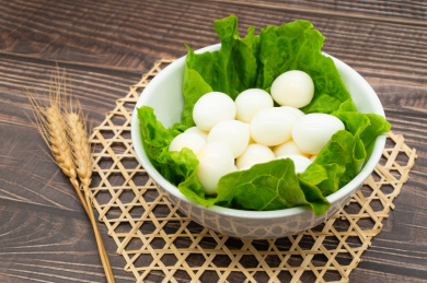 新鲜火锅食材涮菜去皮鹌鹑蛋