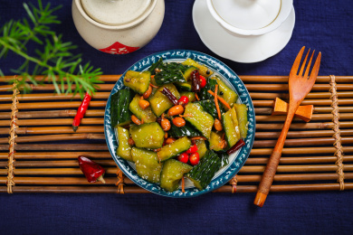 酸辣美味家常菜油炸花生拌黄瓜
