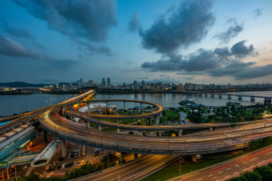 韩国首尔清潭大桥城市风光