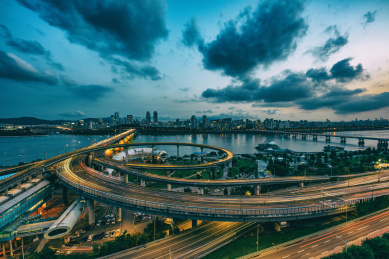 韩国首尔清潭大桥城市风光