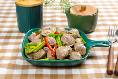 家常小炒菜肴蒜薹炒牛肉丸子