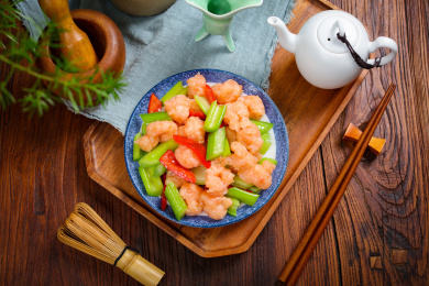 家常小炒菜肴芹菜炒鱼滑