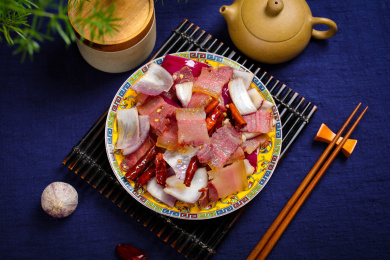 特色农家菜小炒洋葱咸肉