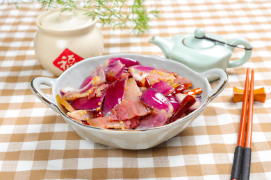 特色农家菜小炒洋葱咸肉