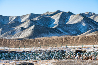 冬季宁夏贺兰山下雪日照金山大雪覆盖山脉