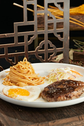 意面铁板小牛排