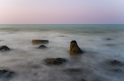 晨光里的大海海滩慢门拍摄如雾如烟的效果