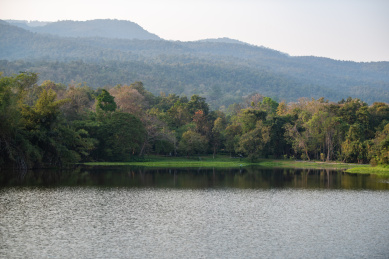 清迈大学校内湖景风光