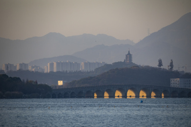 浙江省杭州湘湖候政和桥晨曦