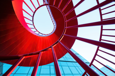 红色的螺旋梯背景