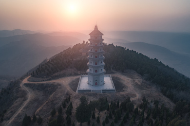 航拍秦岭夕阳下的佛塔