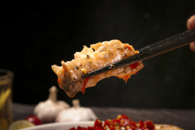 深底上的剁椒鱼头