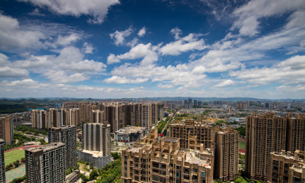 贵阳市观山湖区金融城蓝天白云城市风光