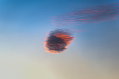 夕阳火烧云卷云