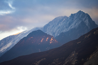 中国四川省阿坝州汶川县郊外的雪山