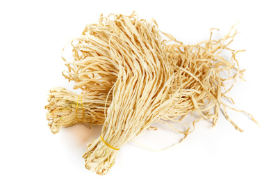 白底上的干萝卜条