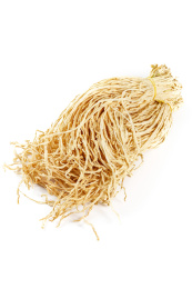 白底上的干萝卜条