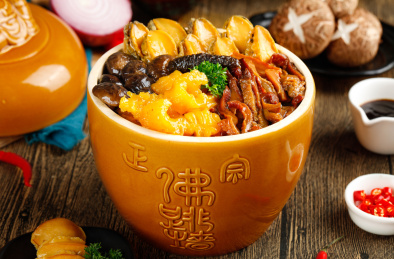 深底上的佛跳墙食材