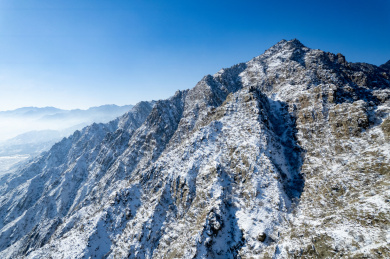 雪后宁夏贺兰山壮美风景，拜寺口双塔雪景