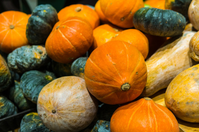 超市货架上的蔬菜