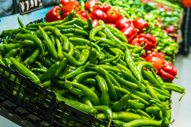 超市货架上的蔬菜