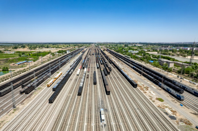 宁夏中卫沙坡头包兰铁路中欧班列铁路火车