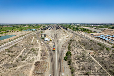 宁夏中卫沙坡头包兰铁路中欧班列铁路火车