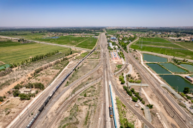 宁夏中卫沙坡头包兰铁路中欧班列铁路火车