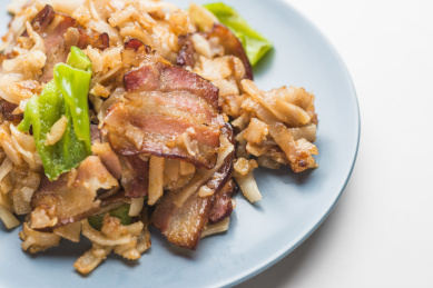 黄陂特色美食腊肉青椒炒豆丝
