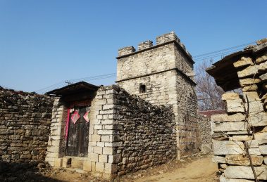 山东枣庄山亭区桑村镇贾庄村清末年代的古炮