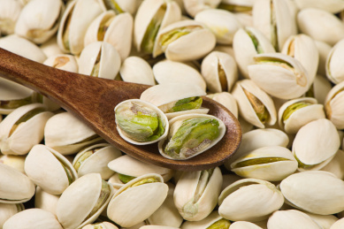 剥开的开心果特写