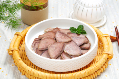 一盘腌制腊味猪口条