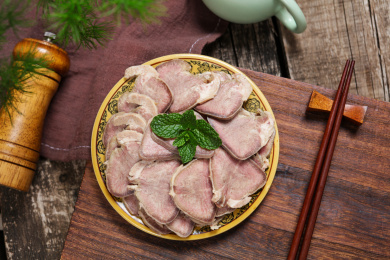 家常菜肴腊味猪舌头