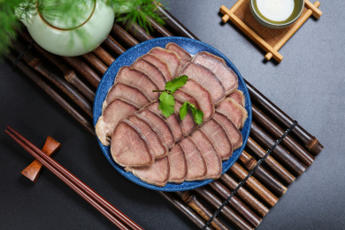 家常菜肴腊味猪舌头
