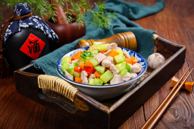 家常菜炒三丁胡萝卜黄瓜炒瘦肉丁