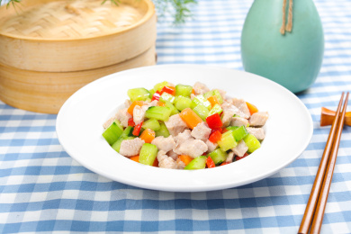 家常菜炒三丁胡萝卜黄瓜炒瘦肉丁