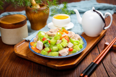 家常菜炒三丁胡萝卜黄瓜炒瘦肉丁