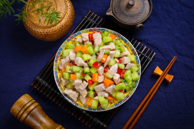 家常菜肴美食黄瓜丁胡萝卜丁炒瘦肉丁