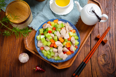 家常菜炒三丁胡萝卜黄瓜炒瘦肉丁