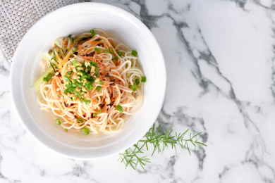 一碗夏日美食鸡丝凉面