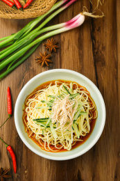 一碗夏日美食鸡丝凉面