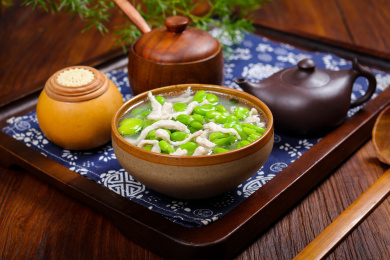 特色农家菜水煮肉丝蚕豆米汤