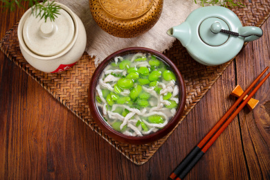 美味特色菜瘦肉丝蚕豆瓣汤