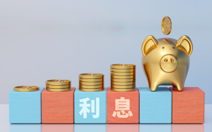 理财概念的金猪金币积木写着利息