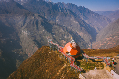 中国四川阿坝州汶川无忧花果山风景图