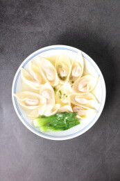 大碗里的鸡汤抄手清汤抄手混沌
