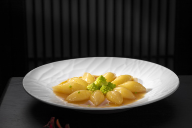 盘子里的盘子里的粤菜黄金瓜