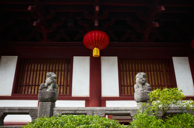 广东省广州市光孝寺大雄宝殿的石狮栏杆