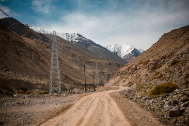中国新疆巴音郭楞阿拉沟的荒山风光